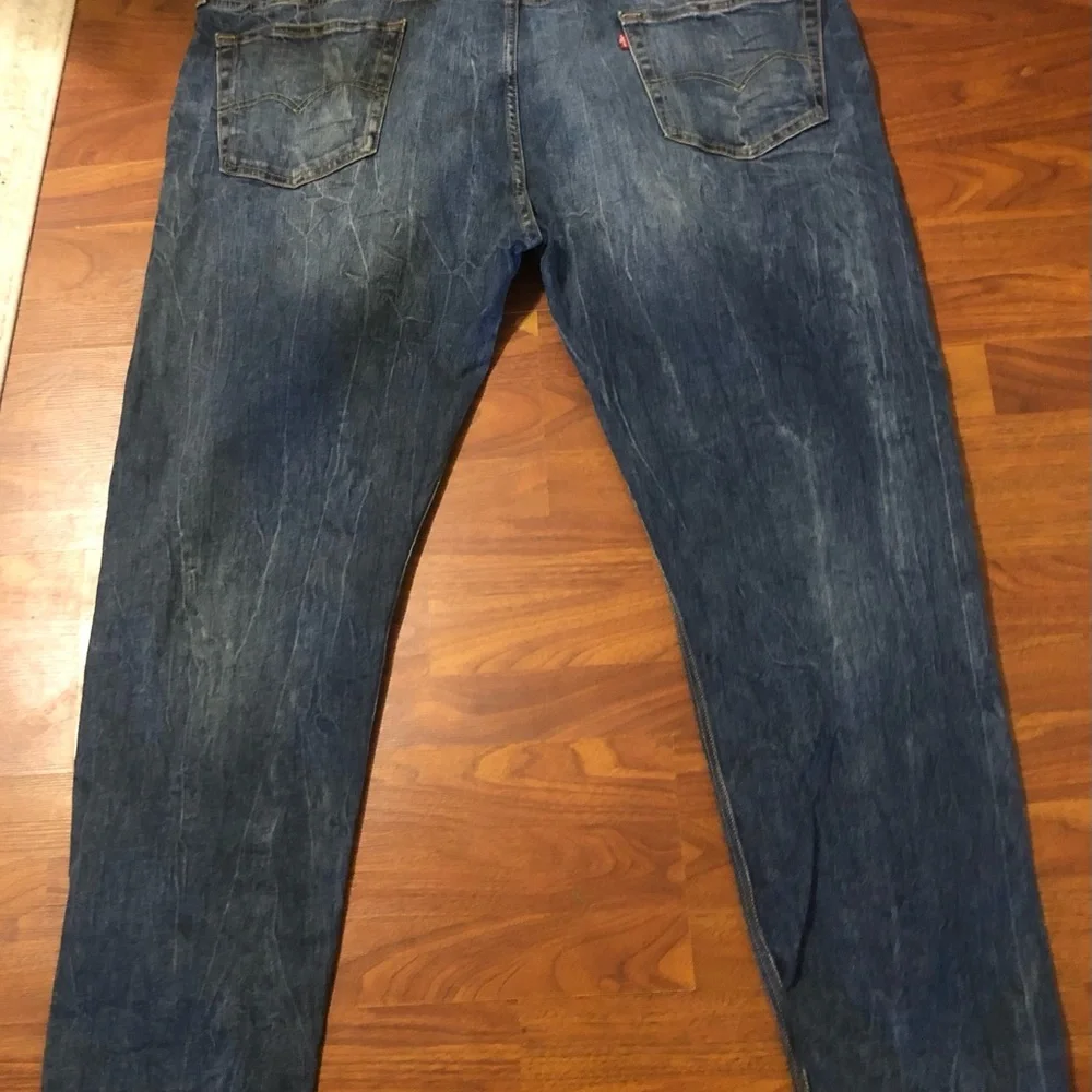 Levi’s 502 Men’s Sz 46 x 32-34 Distressed EUC